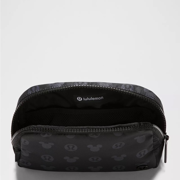 Disney x lululemon Everywhere Belt Bag 1L Mickey and Logo Print - Picture 2 of 8